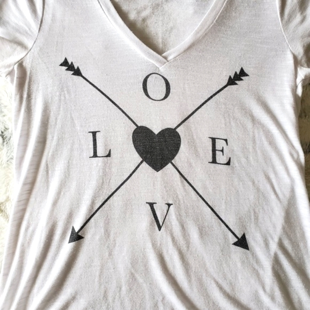🌊 3/$15 L-O-V-E High Low Burnout Tee - Picture 2 of 7